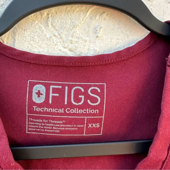 FIGS Scrub Top Women XXS Casma Three Pocket Burgundy - Picture 3 of 4